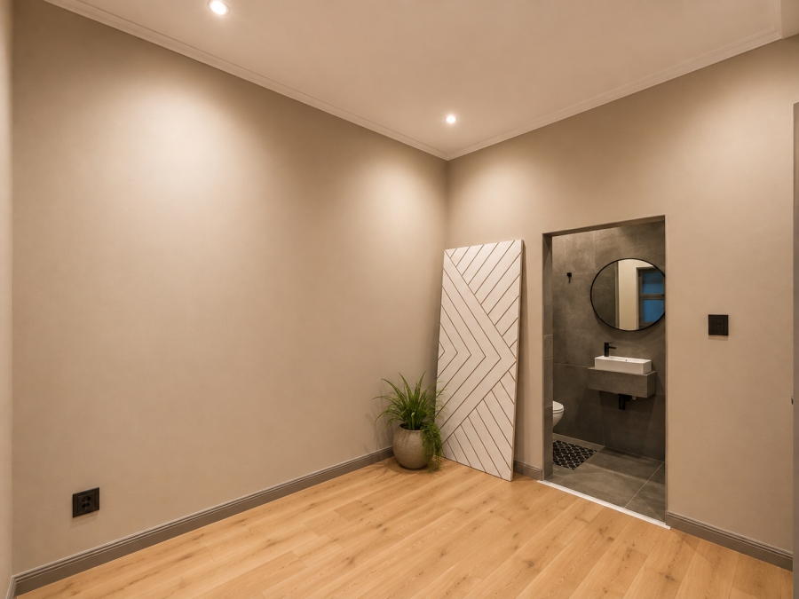 6 Bedroom Property for Sale in Midstream Estate Gauteng