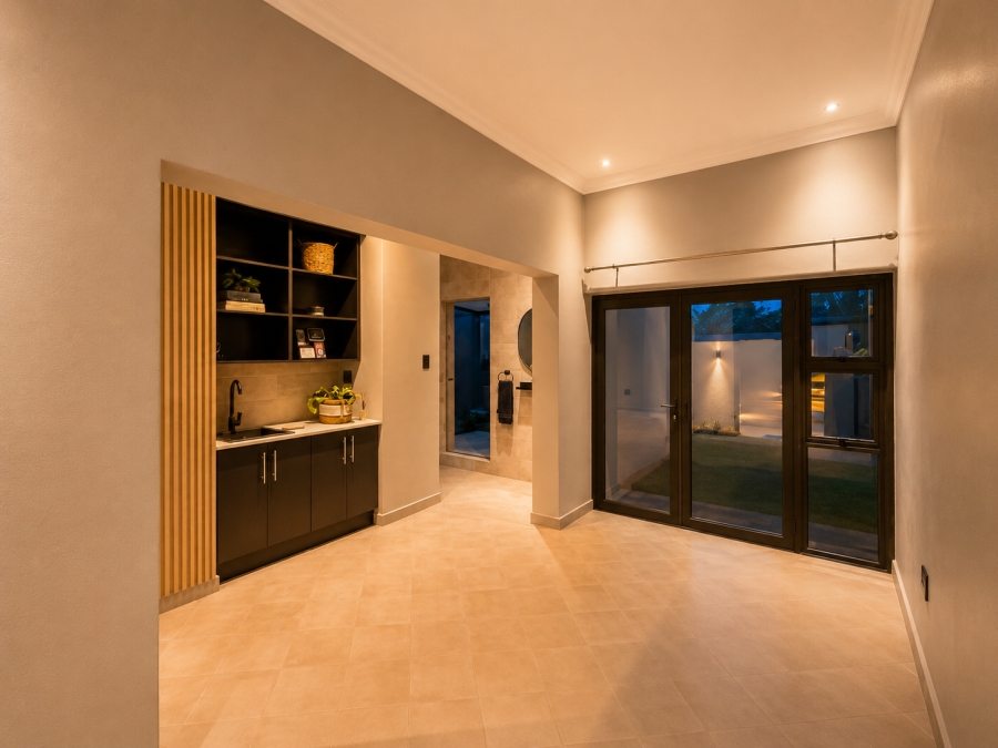6 Bedroom Property for Sale in Midstream Estate Gauteng