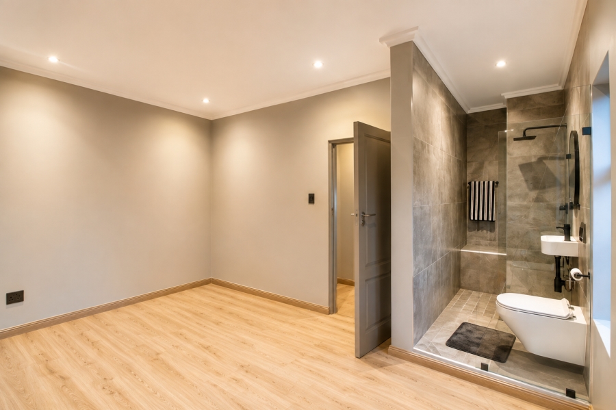 6 Bedroom Property for Sale in Midstream Estate Gauteng