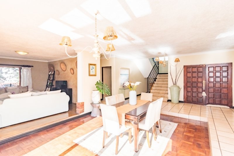 To Let 4 Bedroom Property for Rent in Ruimsig Country Estate Gauteng