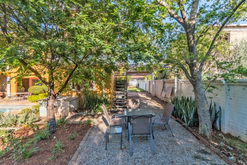 To Let 4 Bedroom Property for Rent in Ruimsig Country Estate Gauteng
