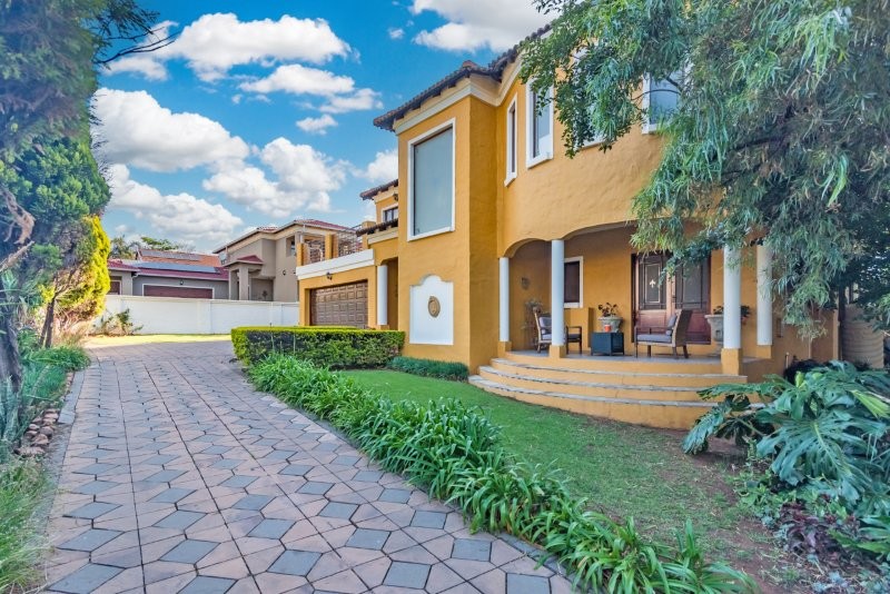 To Let 4 Bedroom Property for Rent in Ruimsig Country Estate Gauteng