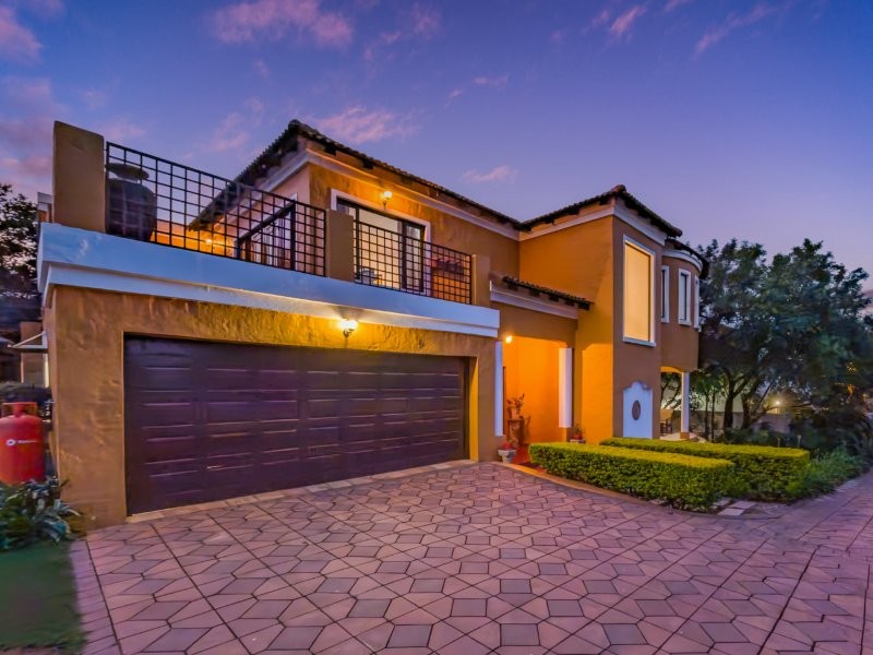 To Let 4 Bedroom Property for Rent in Ruimsig Country Estate Gauteng