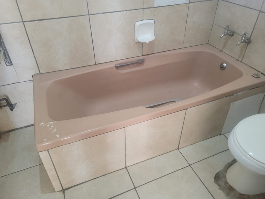To Let 1 Bedroom Property for Rent in Pin Oak Gauteng