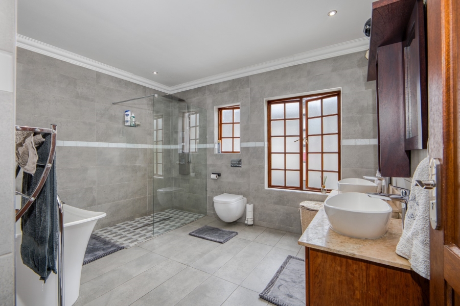 5 Bedroom Property for Sale in Bryanston Gauteng
