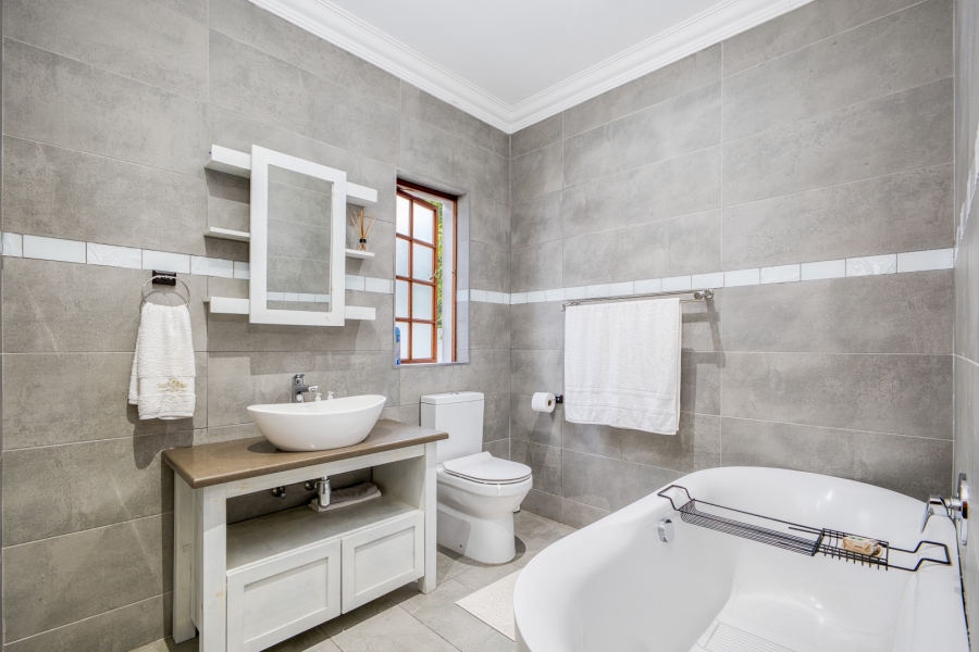 5 Bedroom Property for Sale in Bryanston Gauteng