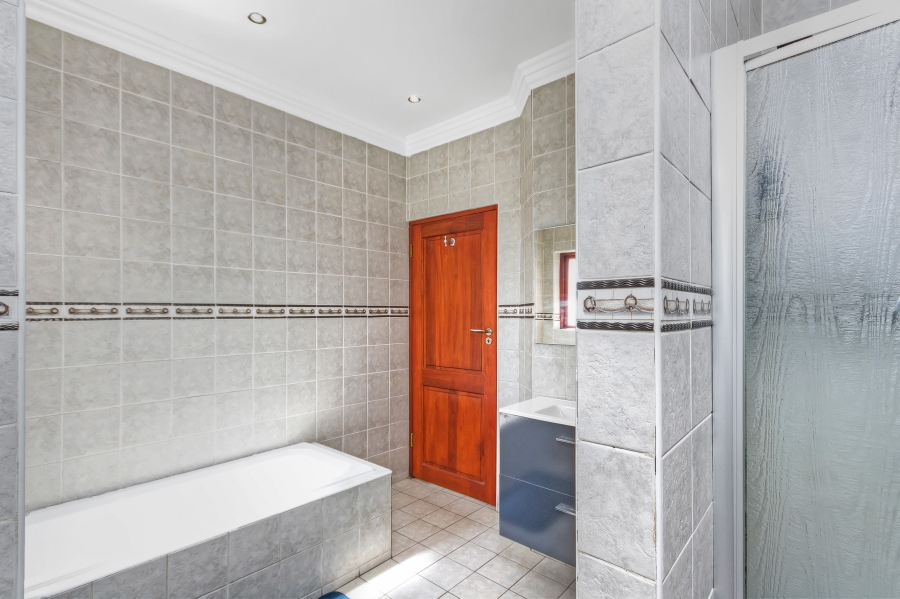 5 Bedroom Property for Sale in Valley View Estate Gauteng