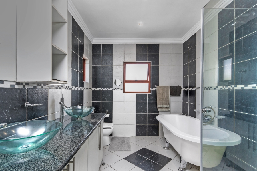 5 Bedroom Property for Sale in Valley View Estate Gauteng
