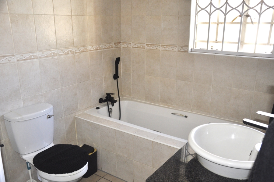 2 Bedroom Property for Sale in Erand Gardens Gauteng