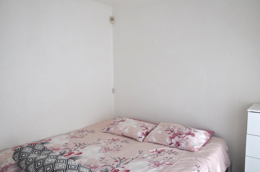 2 Bedroom Property for Sale in Erand Gardens Gauteng