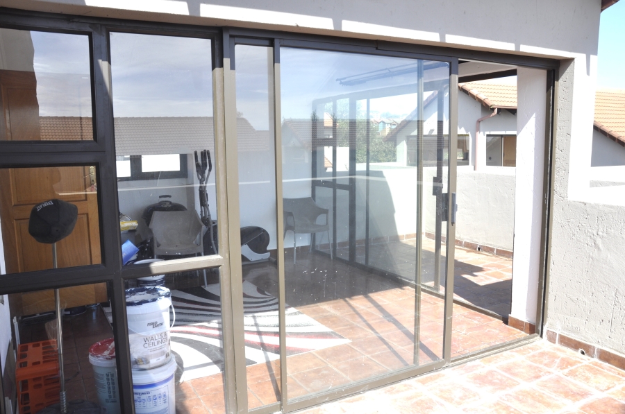 2 Bedroom Property for Sale in Erand Gardens Gauteng