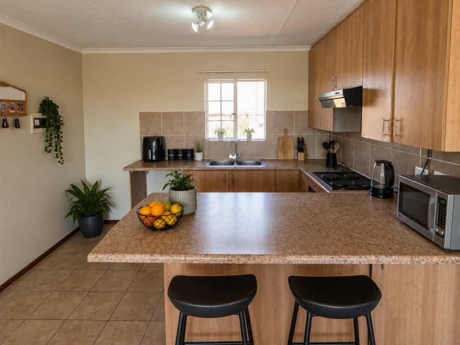 3 Bedroom Property for Sale in Erand Gardens Gauteng