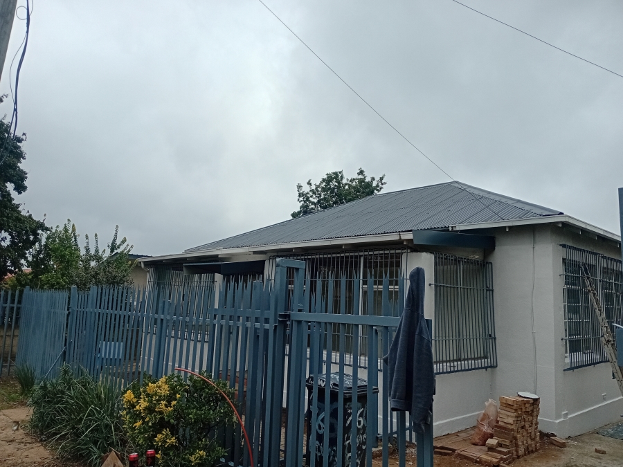 To Let 4 Bedroom Property for Rent in Lewisham Gauteng