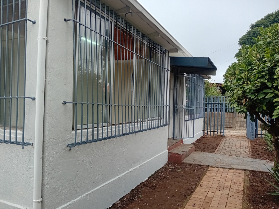 To Let 4 Bedroom Property for Rent in Lewisham Gauteng