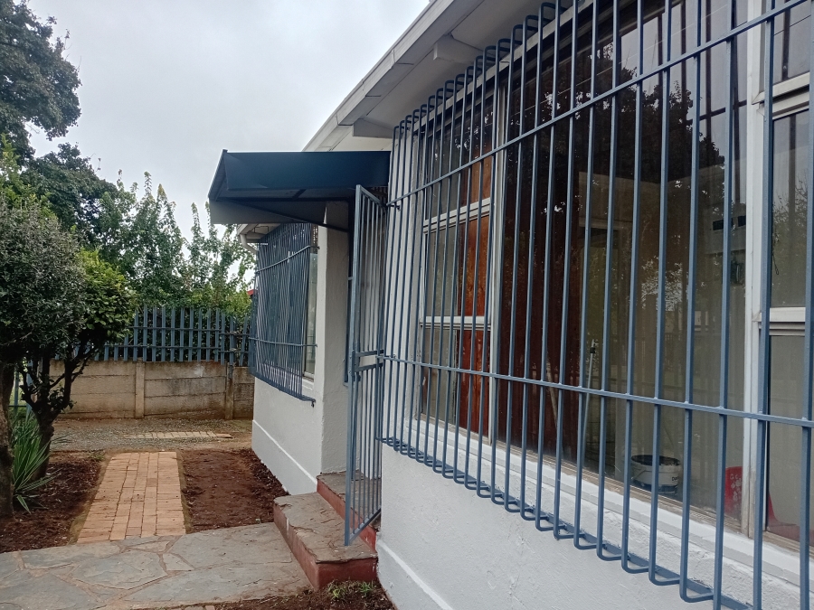 To Let 4 Bedroom Property for Rent in Lewisham Gauteng