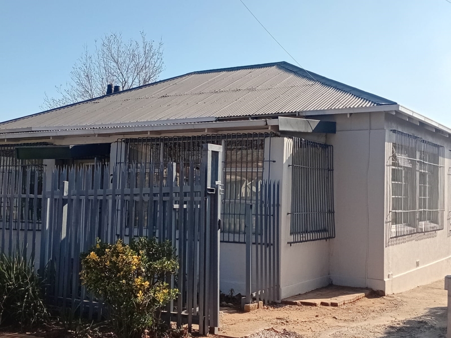 To Let 4 Bedroom Property for Rent in Lewisham Gauteng