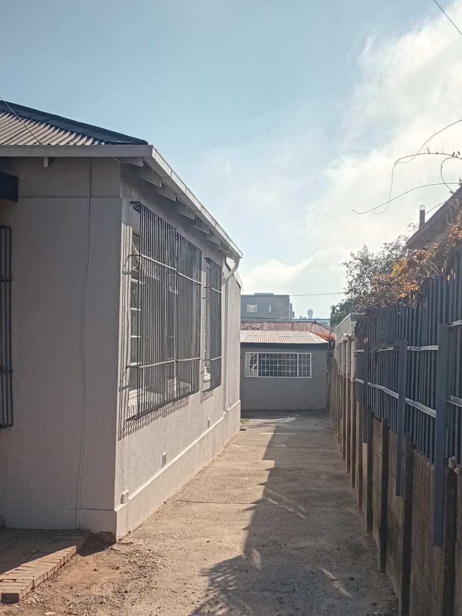 To Let 4 Bedroom Property for Rent in Lewisham Gauteng