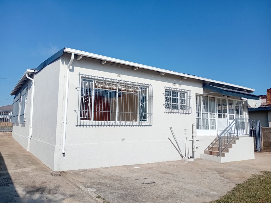 To Let 4 Bedroom Property for Rent in Lewisham Gauteng