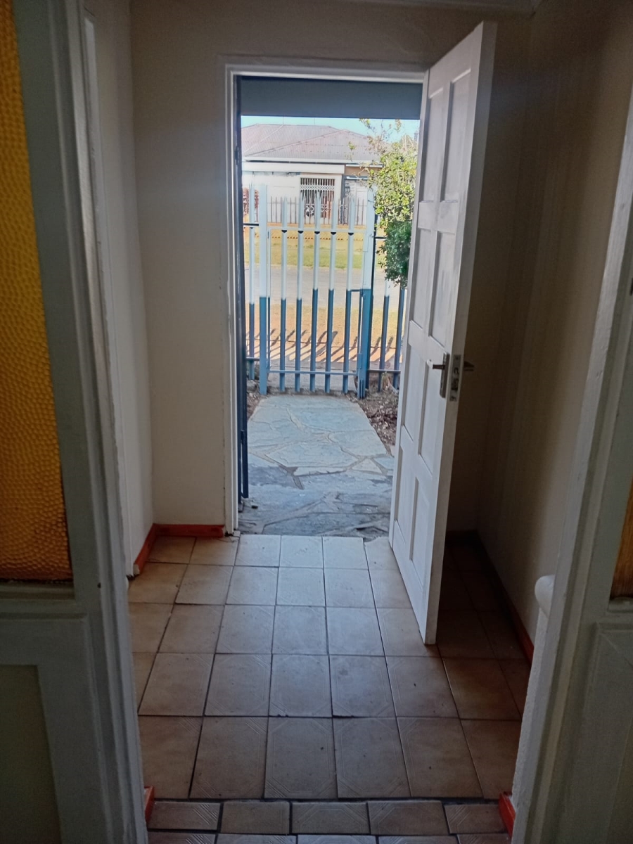 To Let 4 Bedroom Property for Rent in Lewisham Gauteng