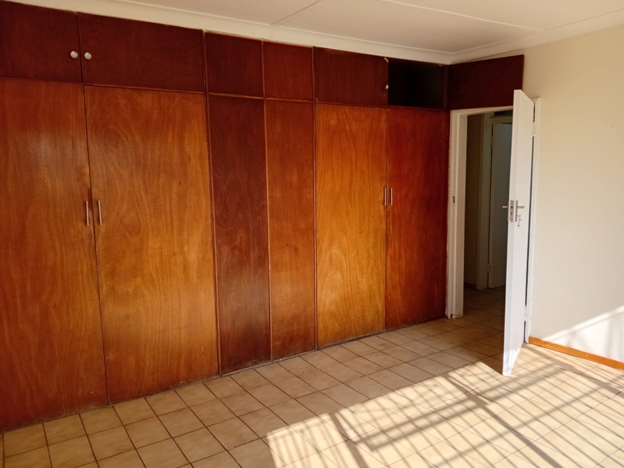 To Let 4 Bedroom Property for Rent in Lewisham Gauteng