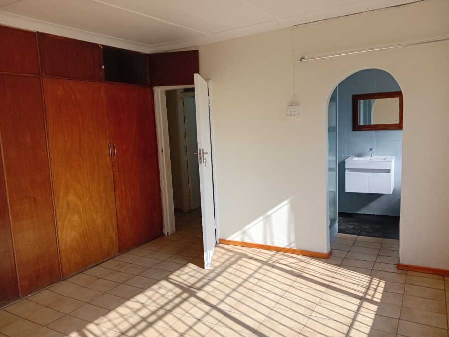 To Let 4 Bedroom Property for Rent in Lewisham Gauteng