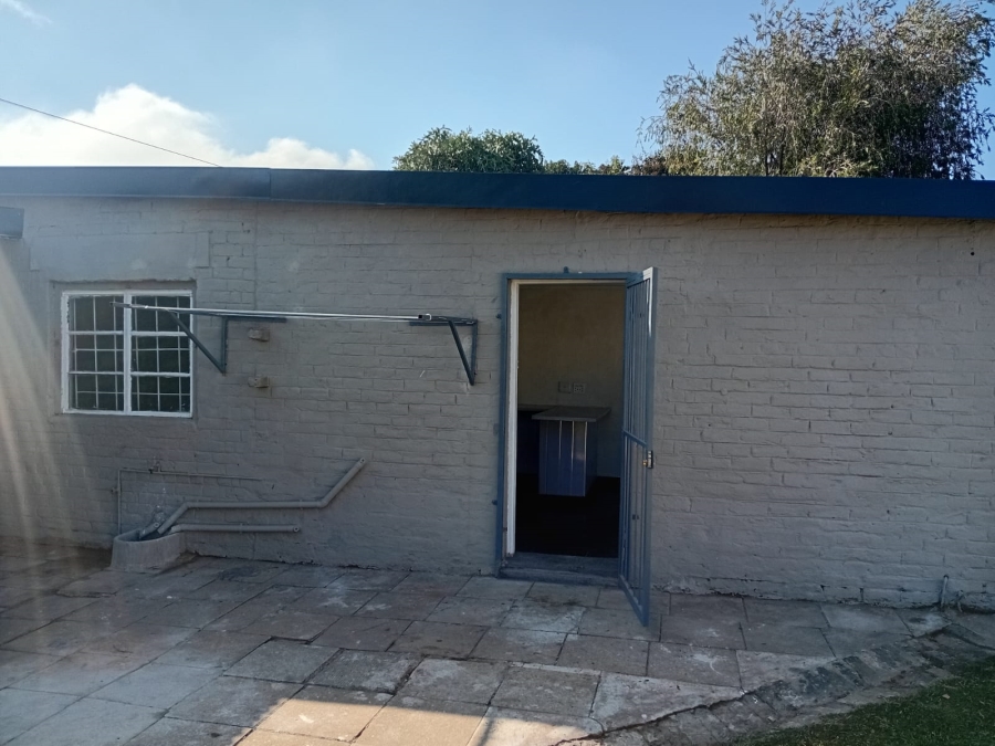 To Let 4 Bedroom Property for Rent in Lewisham Gauteng