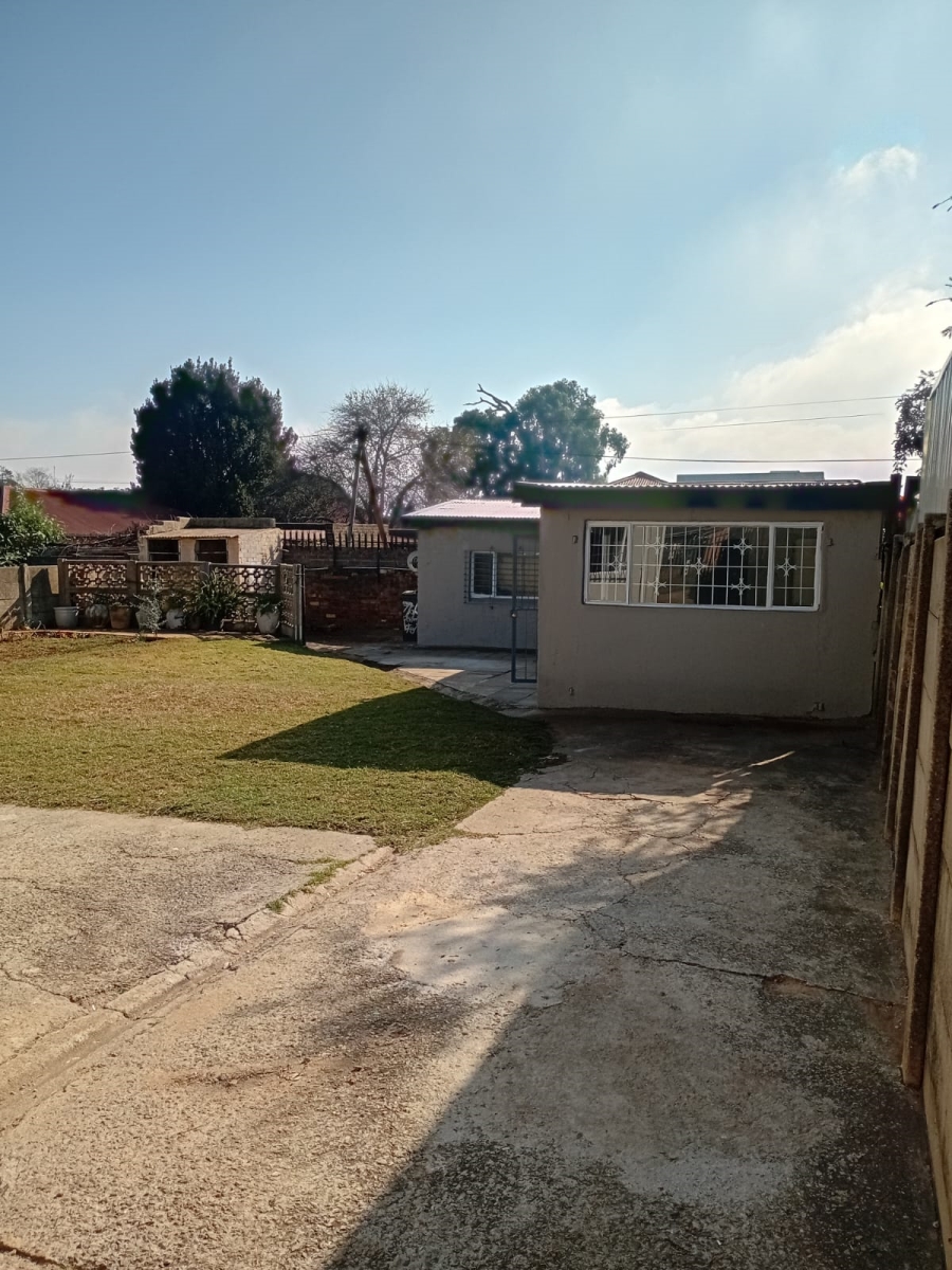 To Let 4 Bedroom Property for Rent in Lewisham Gauteng