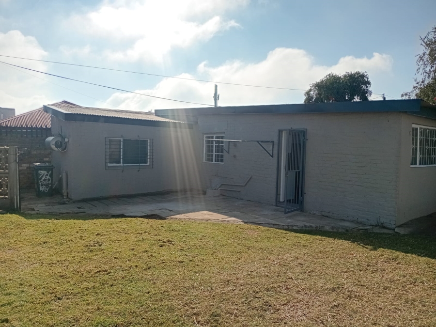 To Let 4 Bedroom Property for Rent in Lewisham Gauteng
