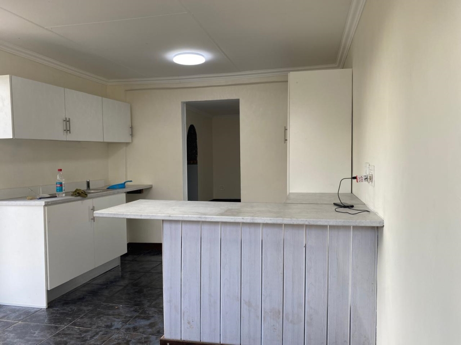 To Let 4 Bedroom Property for Rent in Lewisham Gauteng