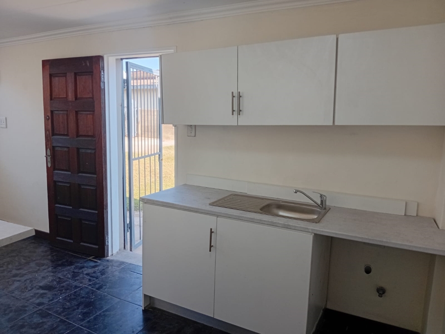 To Let 4 Bedroom Property for Rent in Lewisham Gauteng