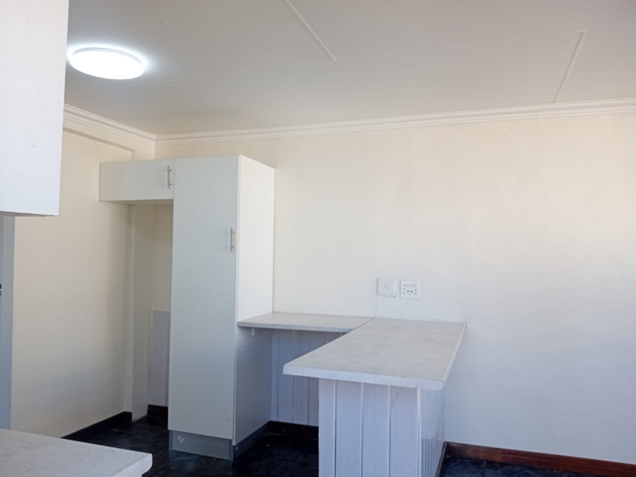 To Let 4 Bedroom Property for Rent in Lewisham Gauteng