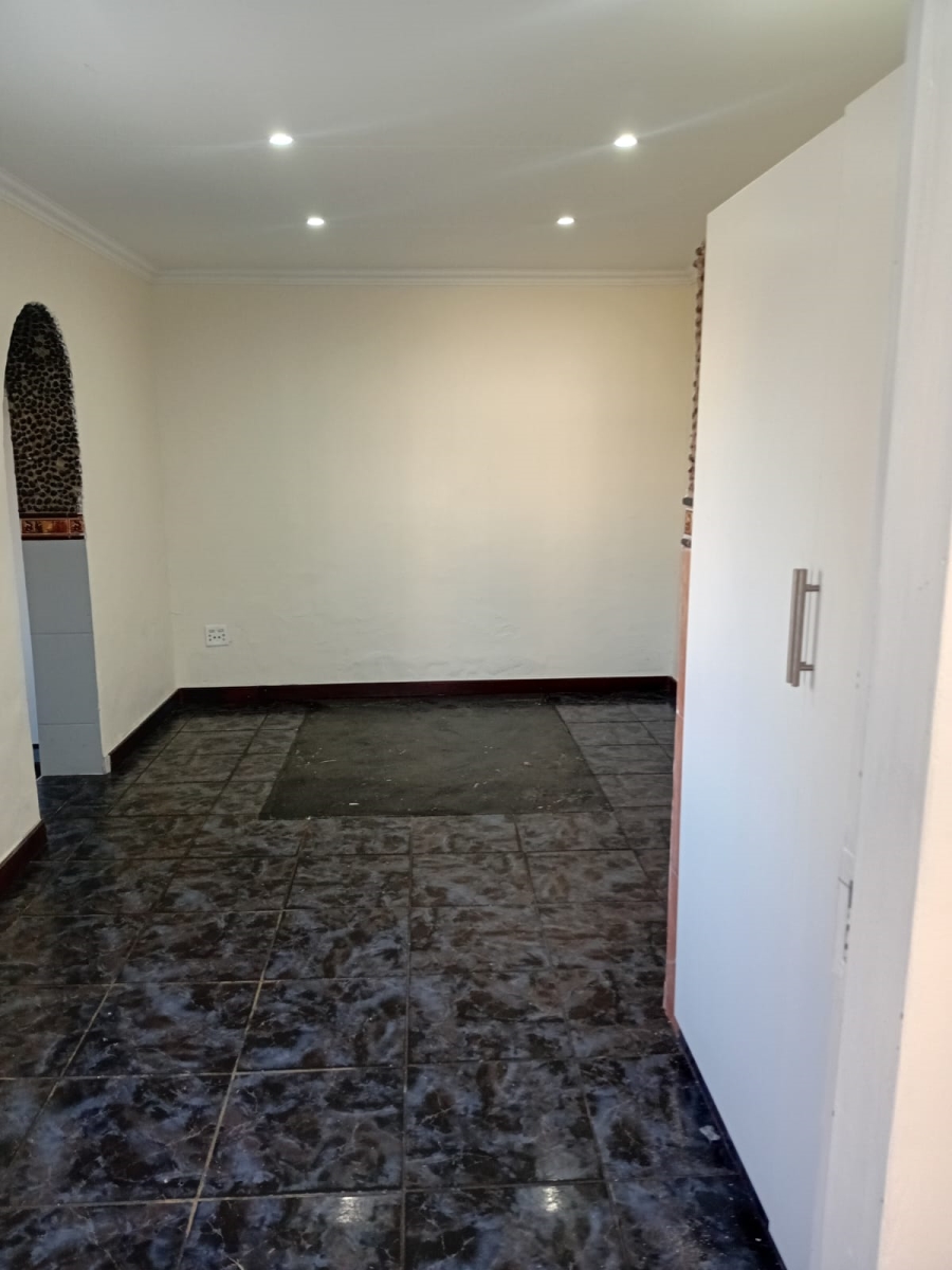 To Let 4 Bedroom Property for Rent in Lewisham Gauteng
