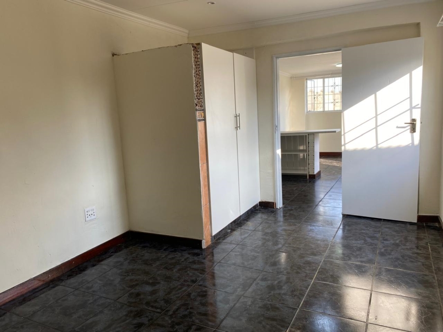 To Let 4 Bedroom Property for Rent in Lewisham Gauteng