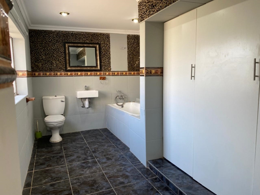 To Let 4 Bedroom Property for Rent in Lewisham Gauteng