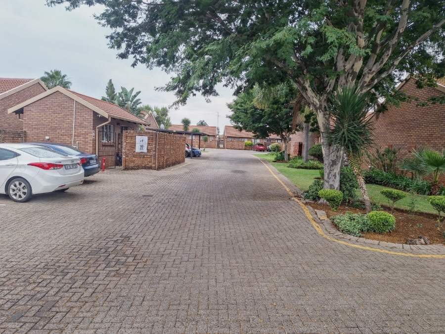2 Bedroom Property for Sale in The Orchards Gauteng