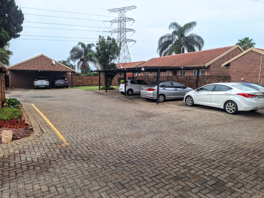 2 Bedroom Property for Sale in The Orchards Gauteng