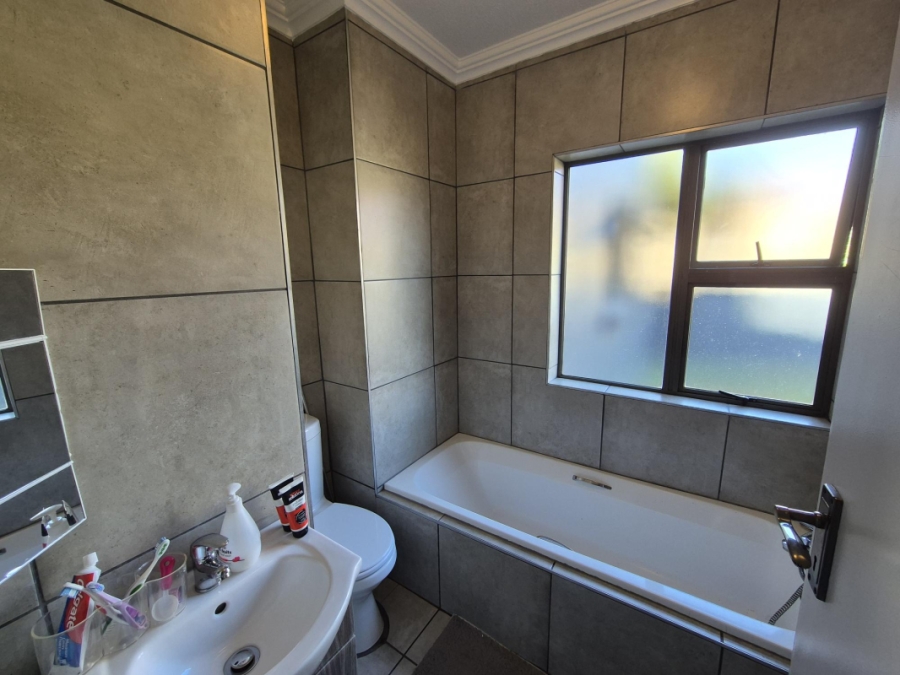 3 Bedroom Property for Sale in Greenstone Hill Gauteng
