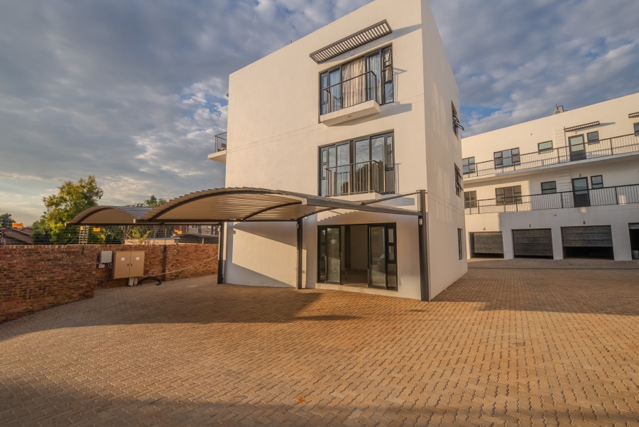 2 Bedroom Property for Sale in Faerie Glen Gauteng