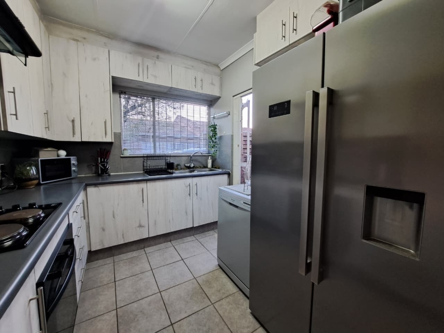 3 Bedroom Property for Sale in Brackenhurst Gauteng