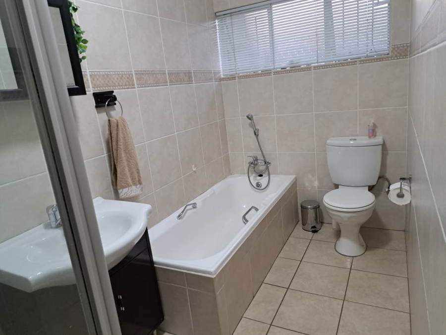 3 Bedroom Property for Sale in Brackenhurst Gauteng