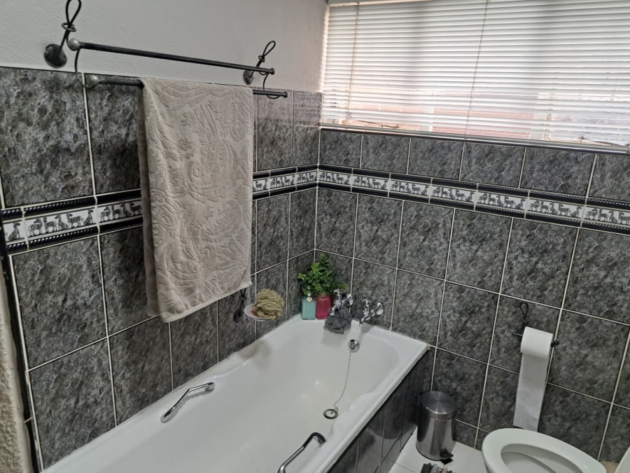 3 Bedroom Property for Sale in Brackenhurst Gauteng