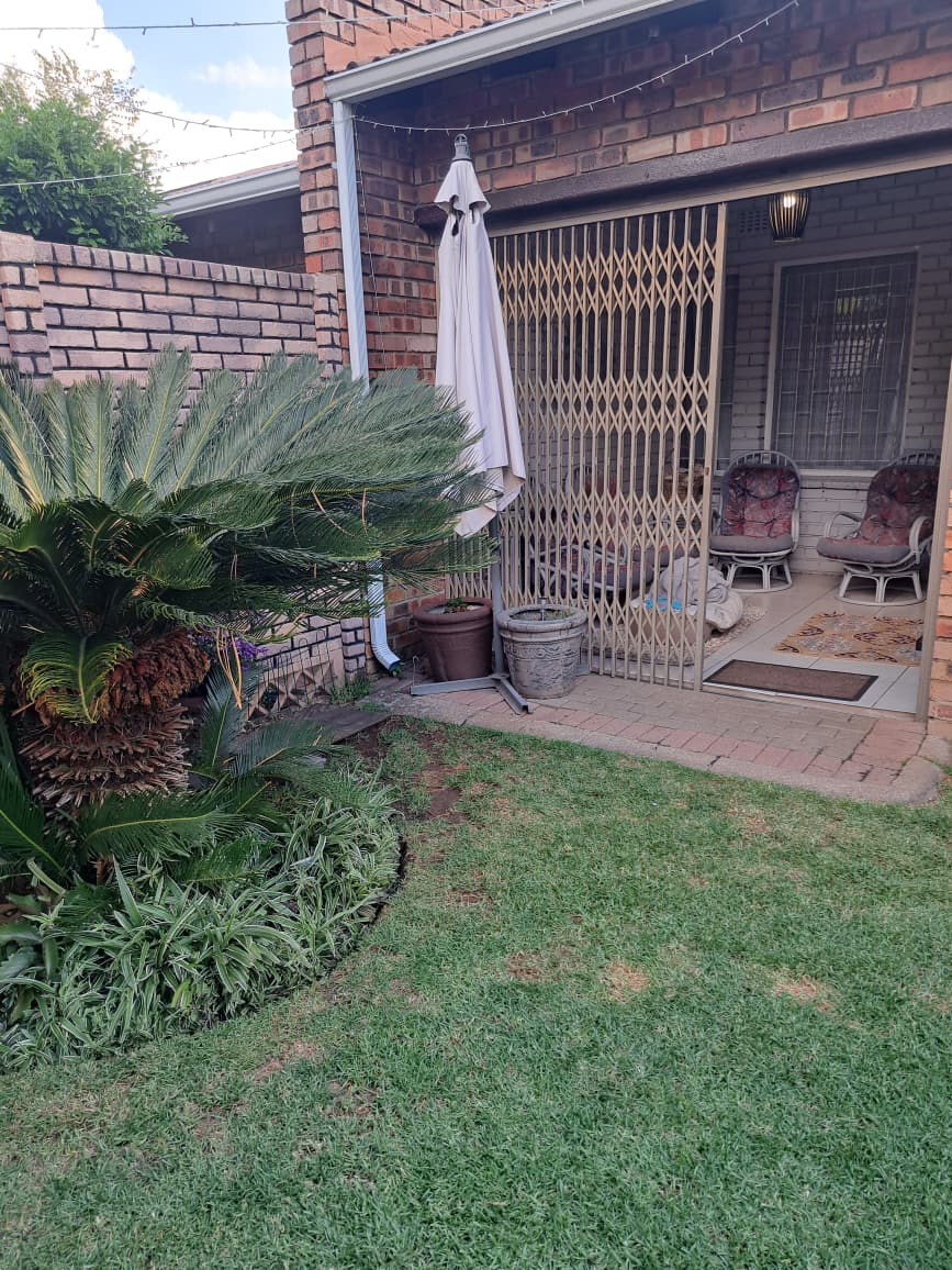 3 Bedroom Property for Sale in Brackenhurst Gauteng