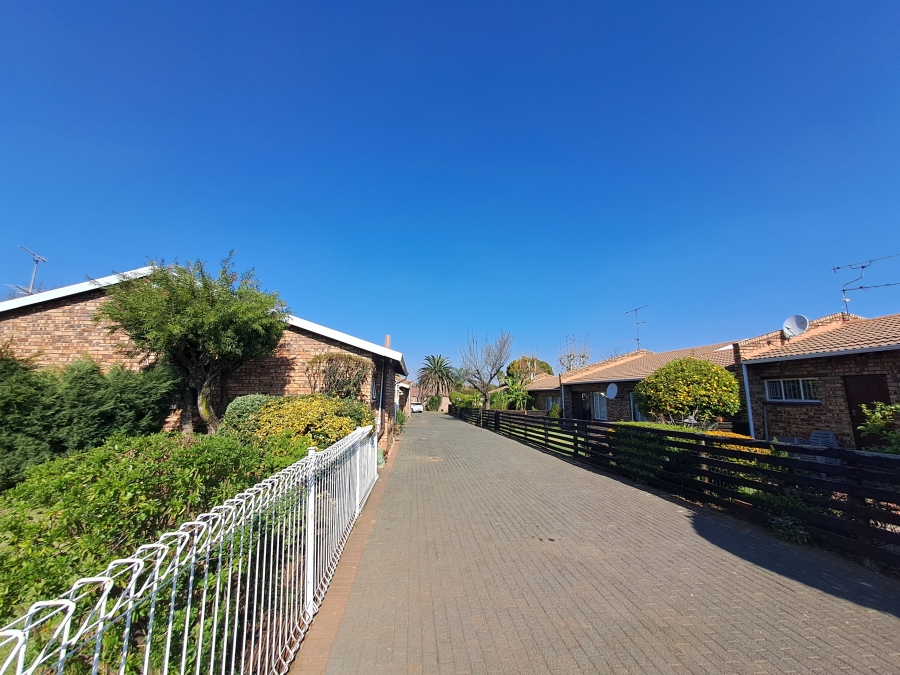 3 Bedroom Property for Sale in Brackenhurst Gauteng