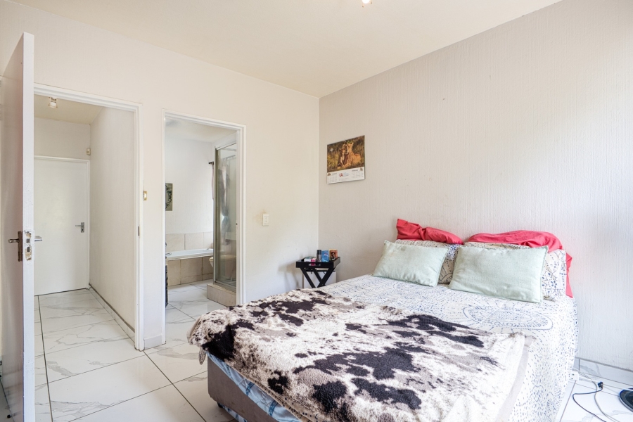 2 Bedroom Property for Sale in Broadacres Gauteng