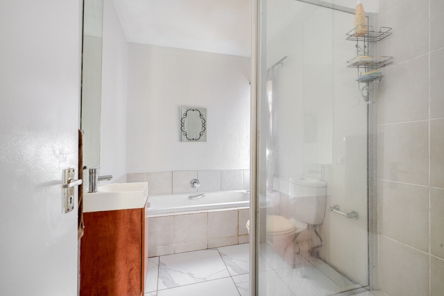2 Bedroom Property for Sale in Broadacres Gauteng