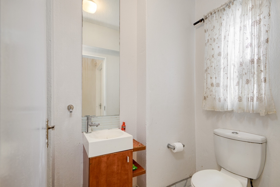 2 Bedroom Property for Sale in Broadacres Gauteng