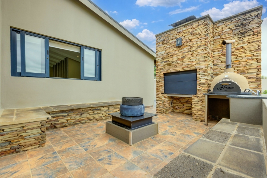 4 Bedroom Property for Sale in Helderfontein Estate Gauteng