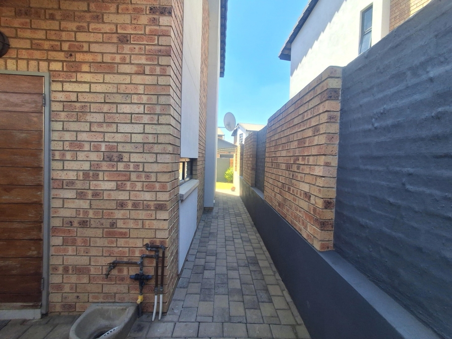 3 Bedroom Property for Sale in Amberfield Gauteng