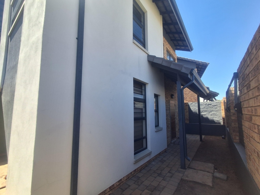 3 Bedroom Property for Sale in Amberfield Gauteng