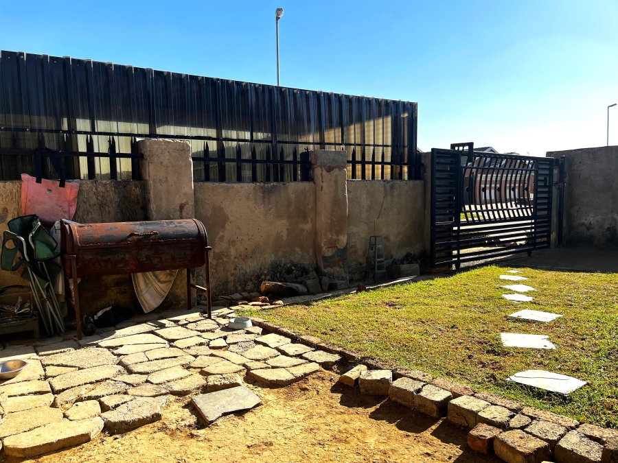 2 Bedroom Property for Sale in Windmill Park Gauteng